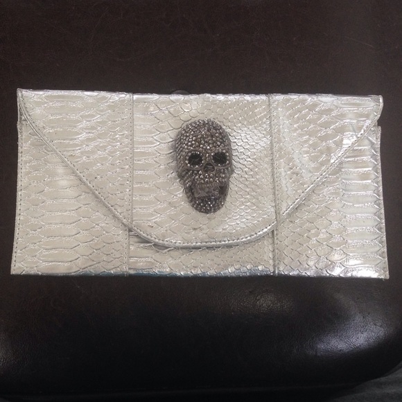 Silver alligator clutch w/ gunmetal skull