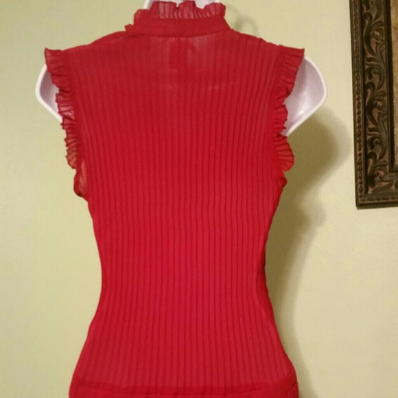Red ° ruffled ° top - Picture 3 of 3