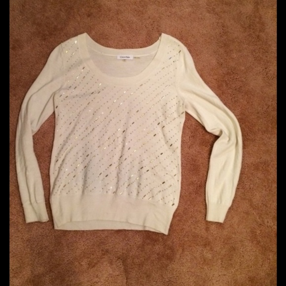 Beautiful ivory sweater with gold details