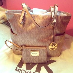 Authentic Michael Kors Rose Gold Tote & wristlet