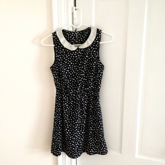 Peter Pan collar dress