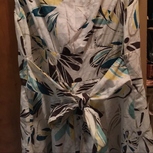 Floral tea length dress - Picture 3 of 4