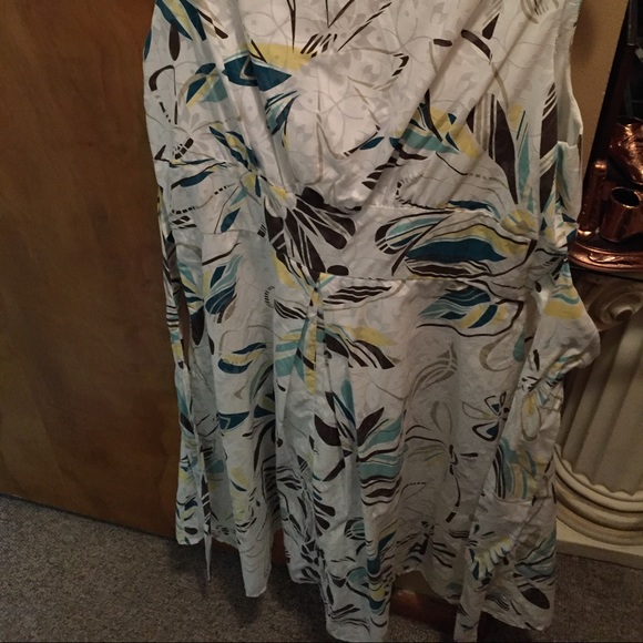 Floral tea length dress - Picture 4 of 4