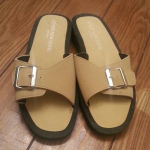 Light weight sandals