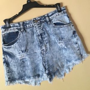 High-waist distressed jean shorts 😊