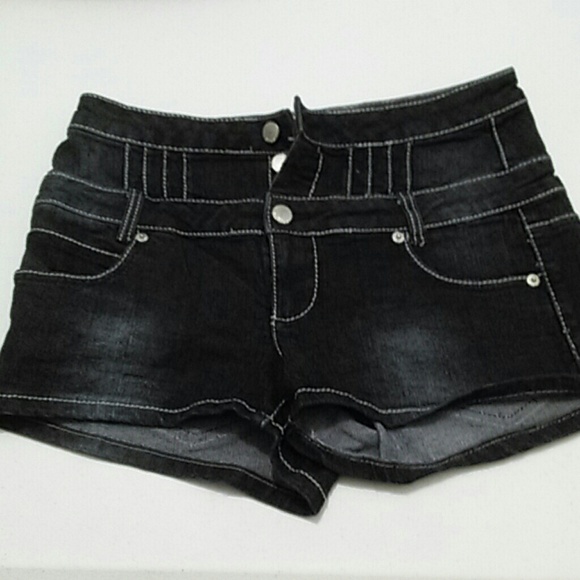 Shorts - Picture 2 of 3