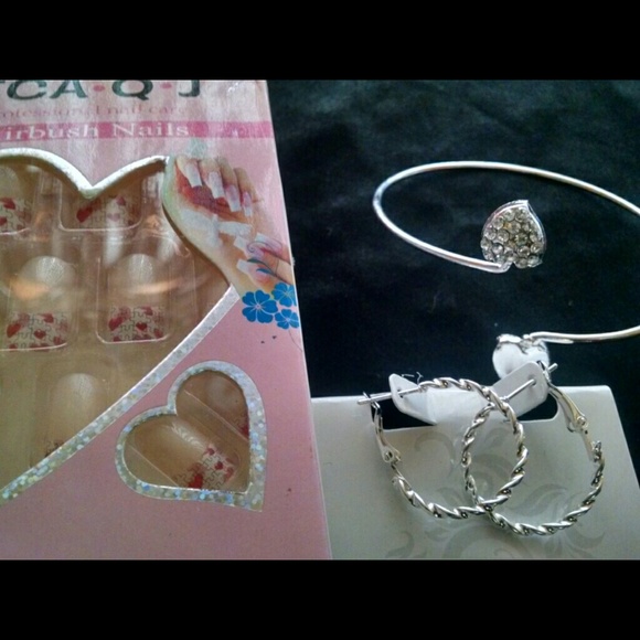 Jewelry, artificial nails - Picture 3 of 3