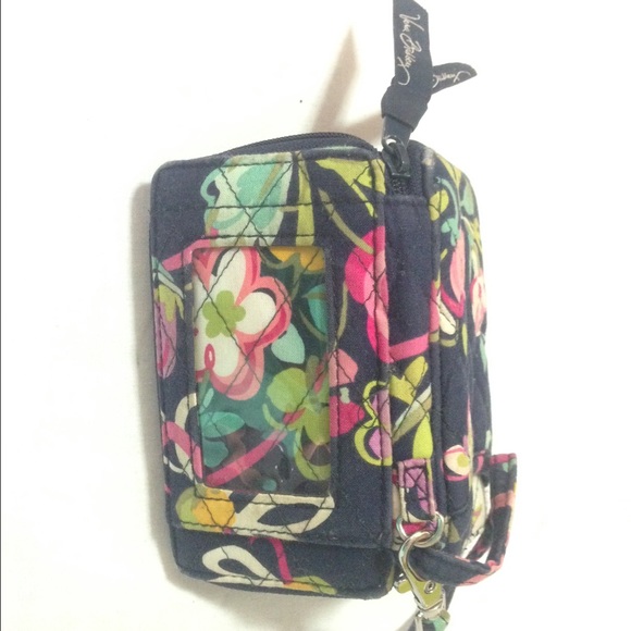 ** SOLD on M ** Vera Bradley Smartphone Wristlet