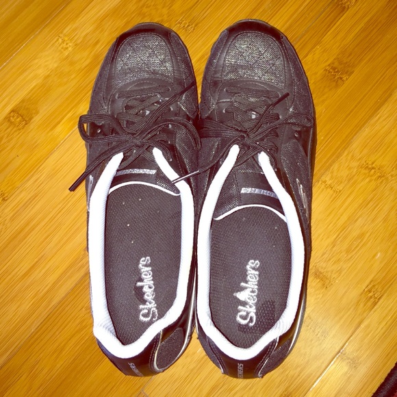 Black Skechers size 10