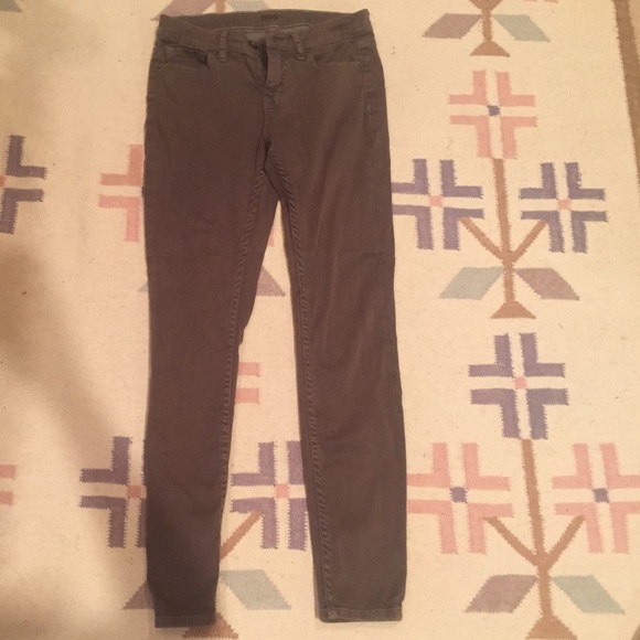 BDG mid rise army green jeans size 27