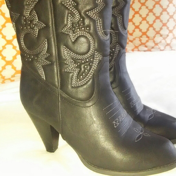 Torrid sz 9 cowboy boots black