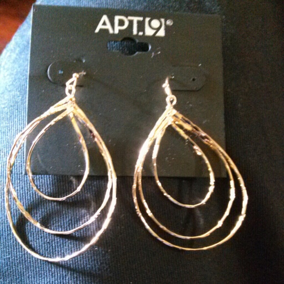 Gold oval earrings