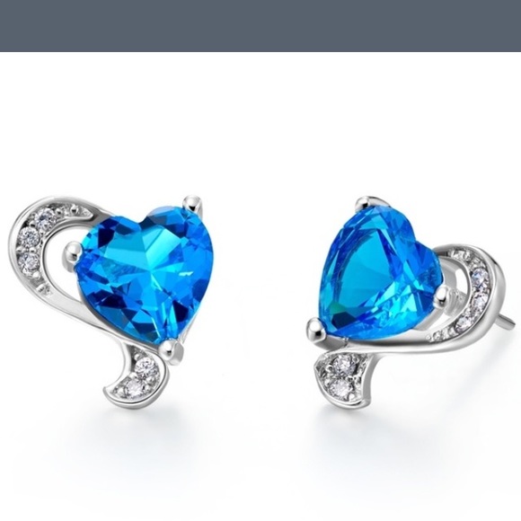 Blue sapphire studs