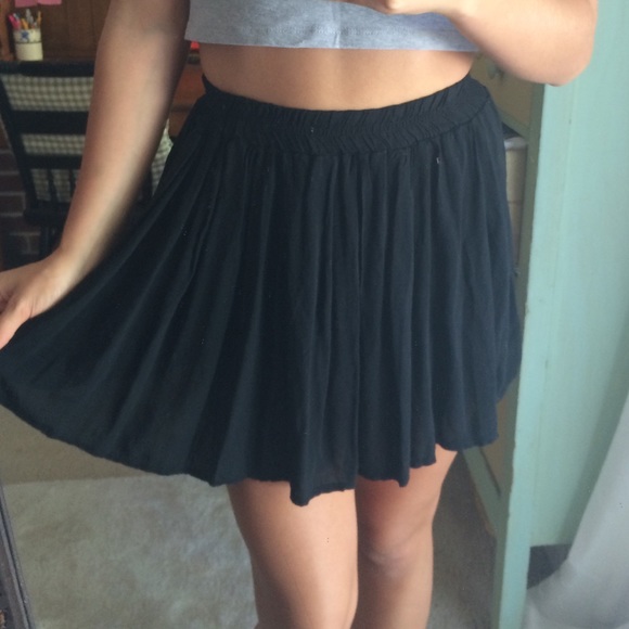 Brandy Melville Black Skirt - Picture 3 of 4
