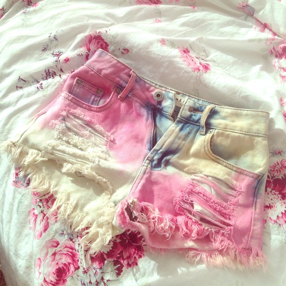 Bullhead 00 Highwaisted Shorts