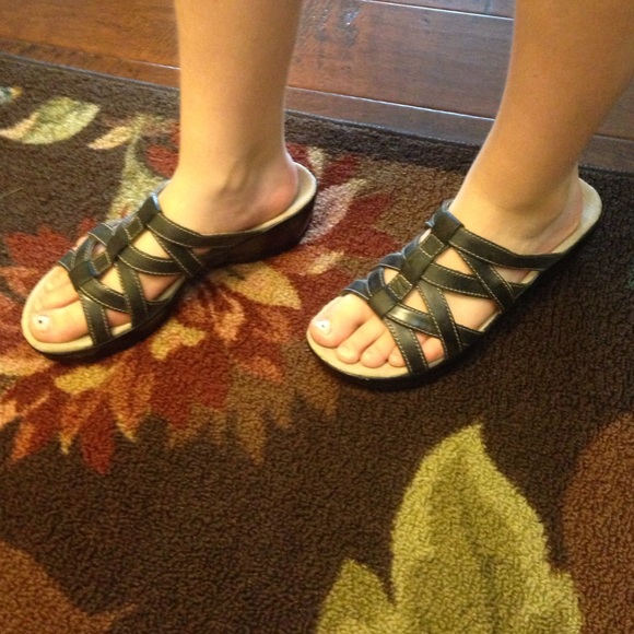 Sandles