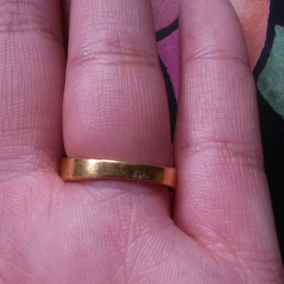Pretty ring! - Picture 2 of 3