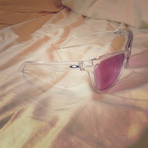 Women Oakley sunglasses. Worn twice.