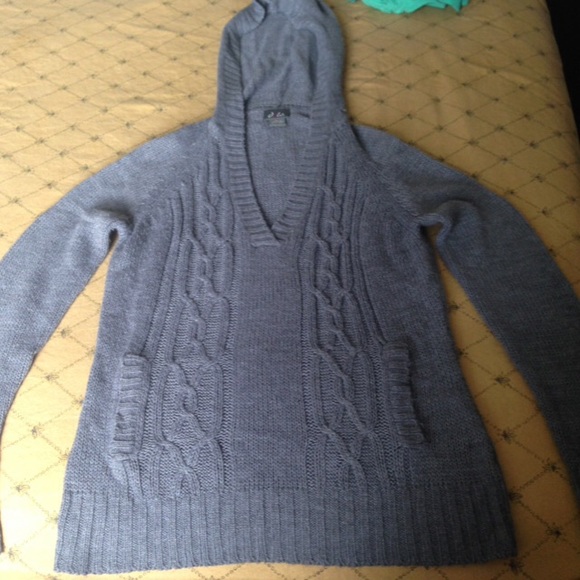 Grey knitted sweater size large in adults
