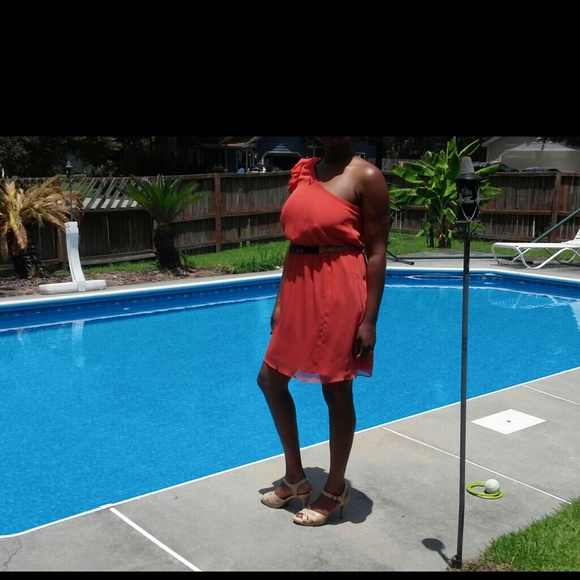 Coral dress - Picture 3 of 3