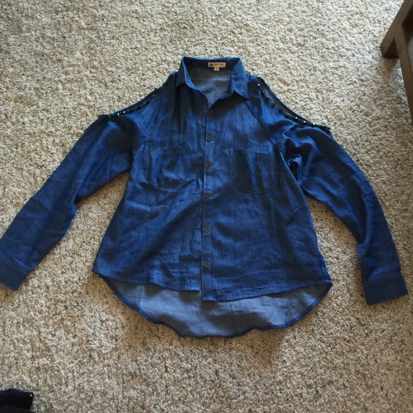 Chambray button up with cut out studded shoulders - Picture 4 of 4