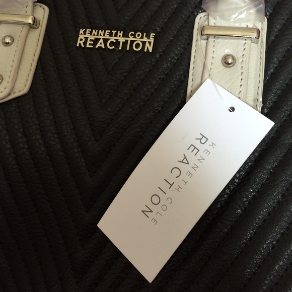 🚫Sold on Ⓜ️erc🅰ri🚫 Kenneth Cole Tote - Picture 2 of 4