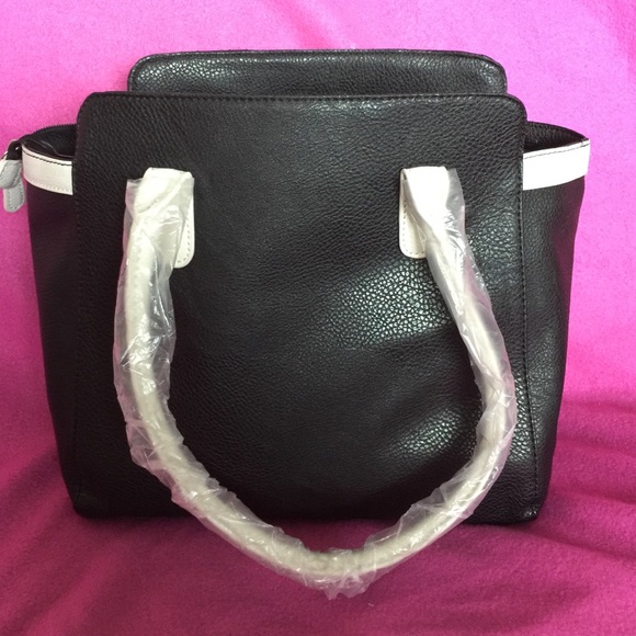 🚫Sold on Ⓜ️erc🅰ri🚫 Kenneth Cole Tote - Picture 3 of 4