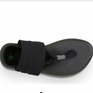ISO SANUK YOGA SLINGS sz 10/11