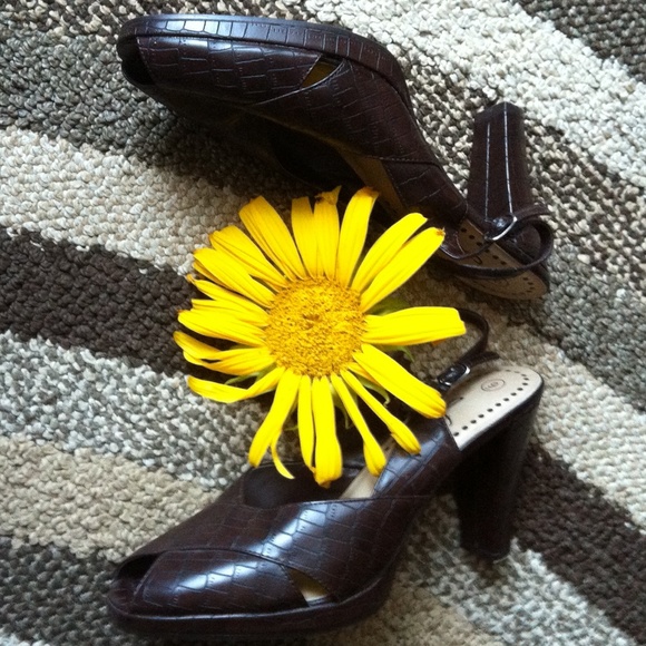 Peep toe sling back heels