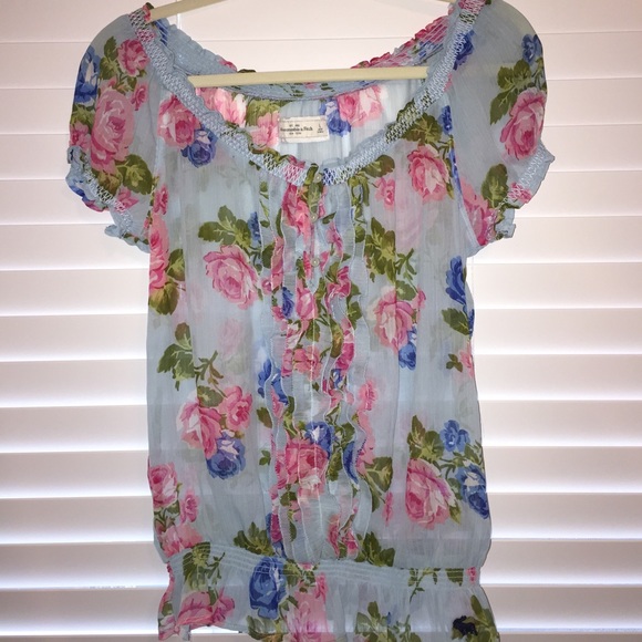 A&F soft blue short sleeve floral chiffon blouse - Picture 1 of 4