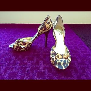 Leopard print Guess open toe pumps