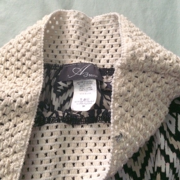 Black flowey tribal pants - Picture 2 of 2