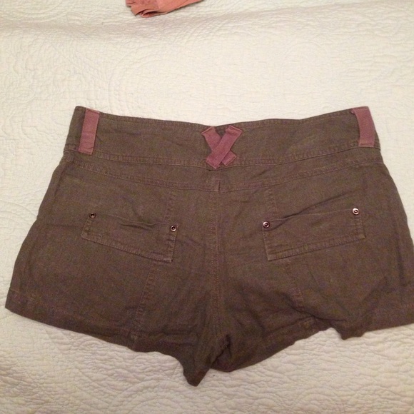 Dark green shorts - Picture 2 of 4