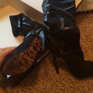 Knee high heels! Leopard bottom!!! Cute!