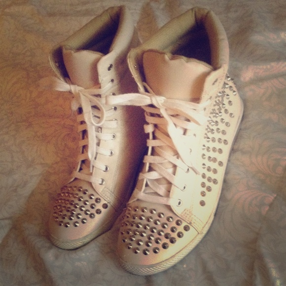 Hi-top spiked sneakers