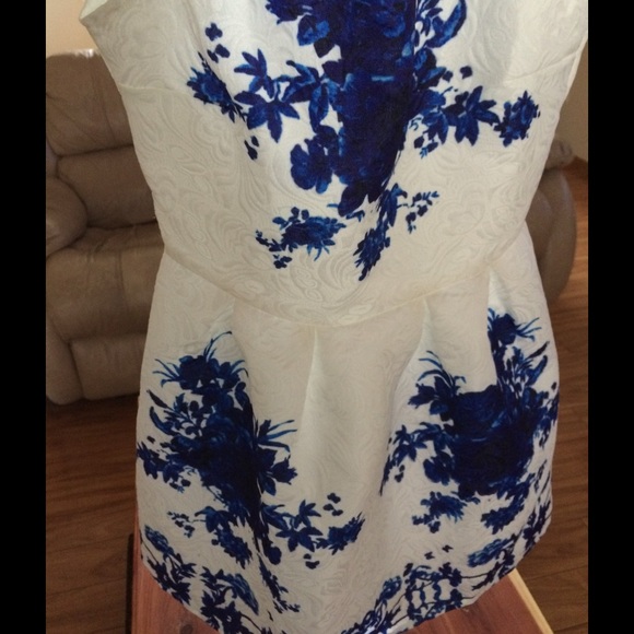 Gorgeous Dress - Picture 2 of 4