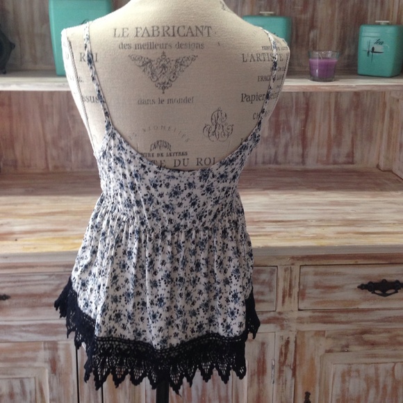 NWOT "Kira" floral top - Picture 3 of 3