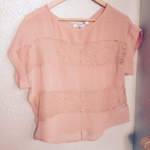 Loose fit Lace Shirt. Peach color