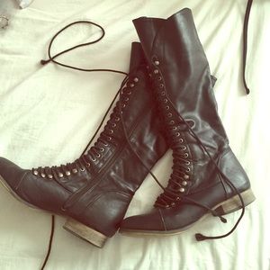 BLACK LACE UP BOOTS