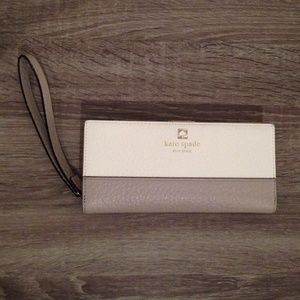 Kate spade Southport avenue Mandy clutch wallet.