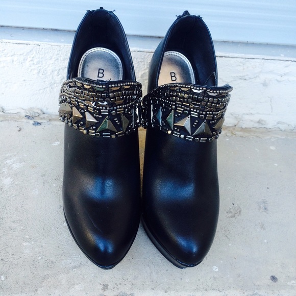 Booties 🔥🔥🔥🔥 - Picture 2 of 3