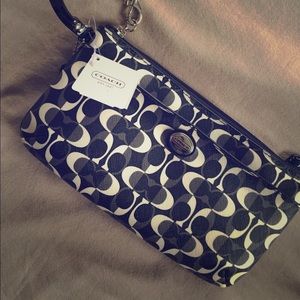 Signature Coach Wristlet / Wallet