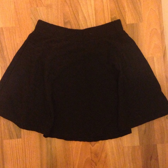 Black skater skirt