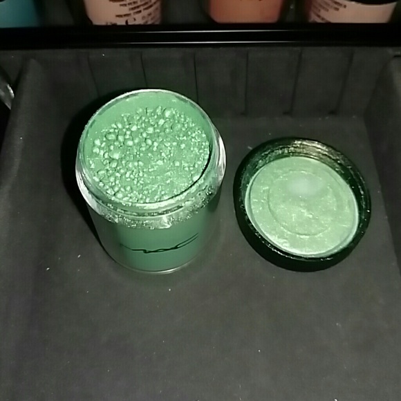 Golder's Green MAC pigment