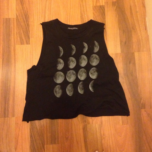 Brandy Melville moon muscle t