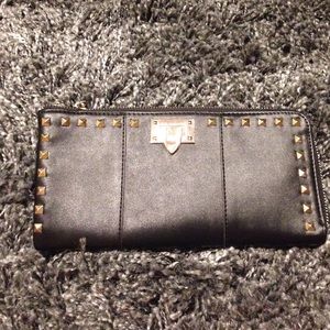 Black clutch
