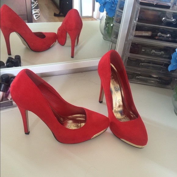 Red pumps heels