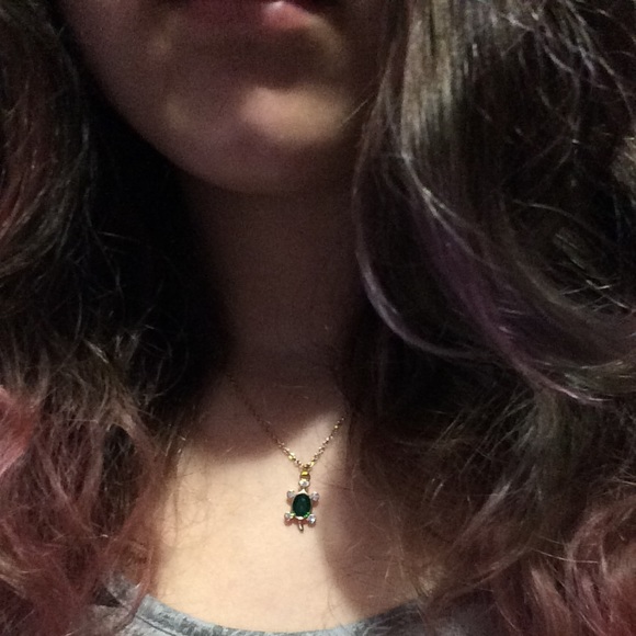 Adorable turtle necklace - Picture 4 of 4