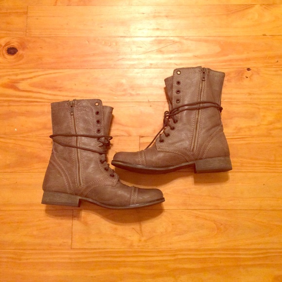 Steve Madden Troopa Lace up boots in stone