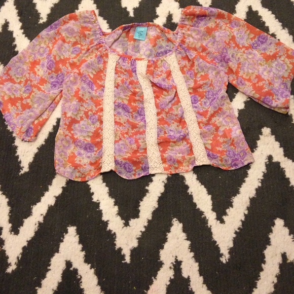Floral blouse with lace.